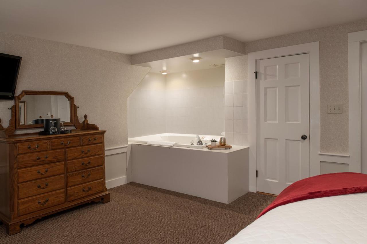 | Christmas Farm Inn and Spa