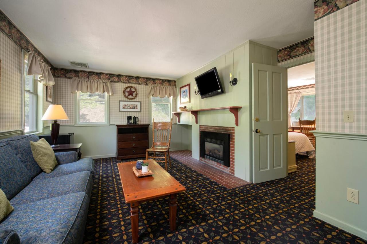 | Christmas Farm Inn and Spa