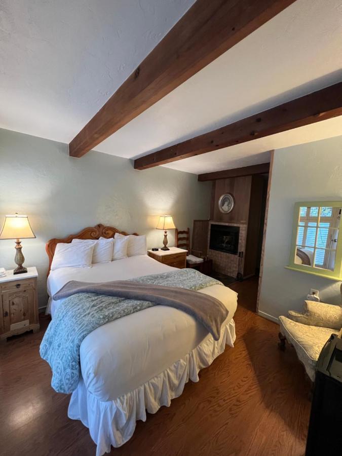 | Carmel Garden Inn