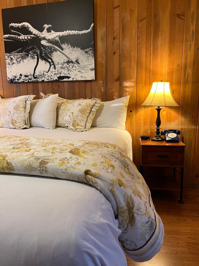 | Carmel Garden Inn