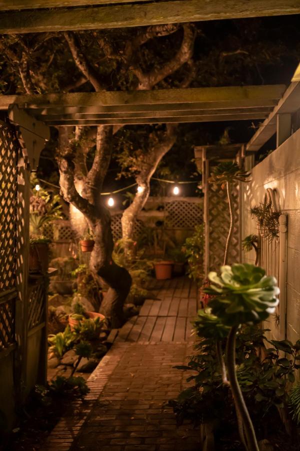| Carmel Garden Inn