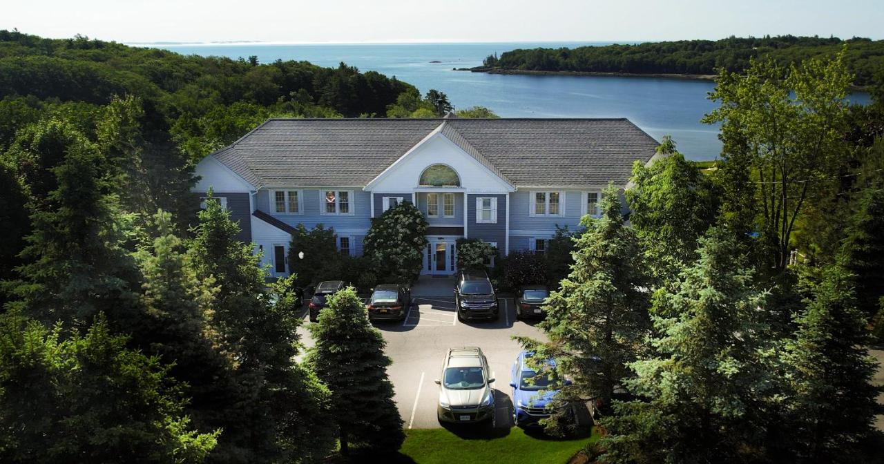 | Strawberry Hill Seaside Inn