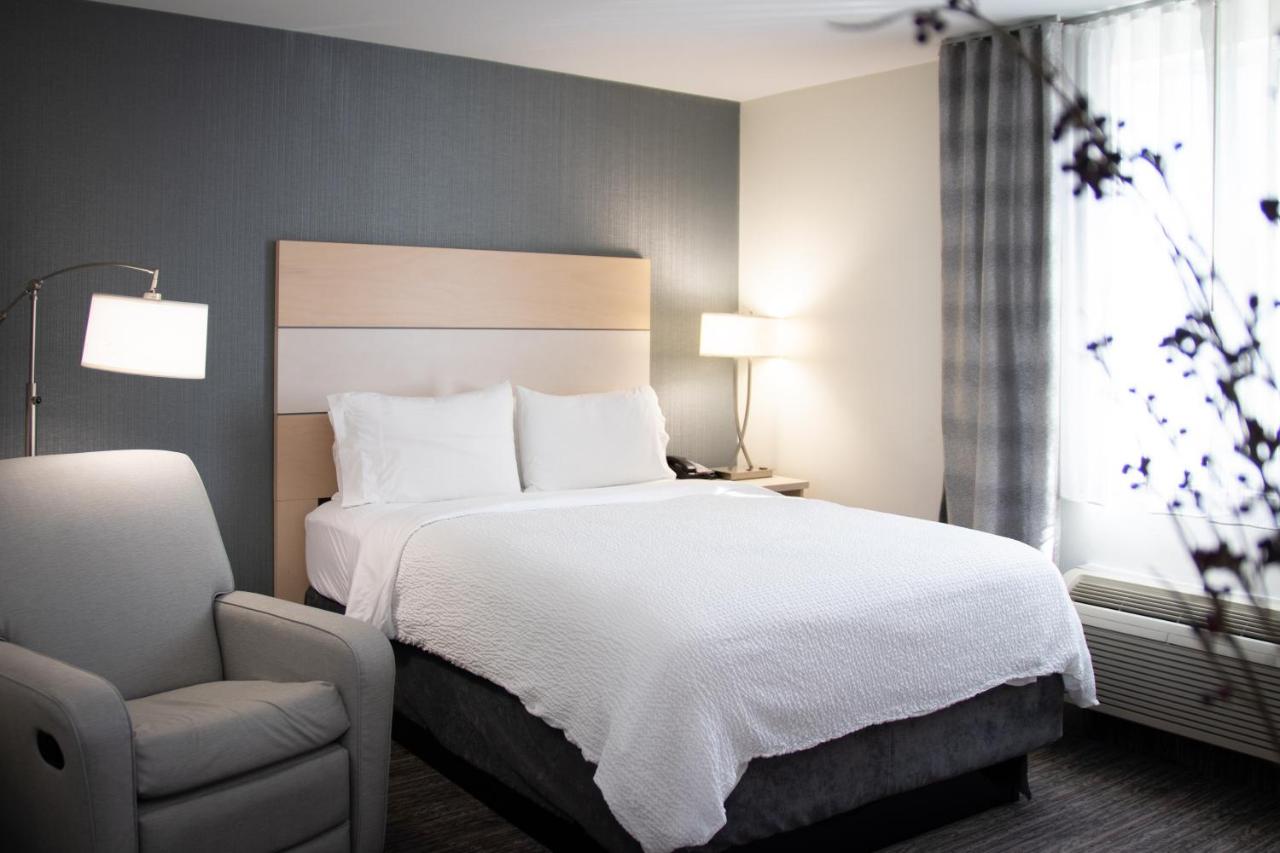 Queen Studio Suite - Tub/Non-Smoking at Candlewood Suites Miami Intl Airport-36th St, an IHG Hotel