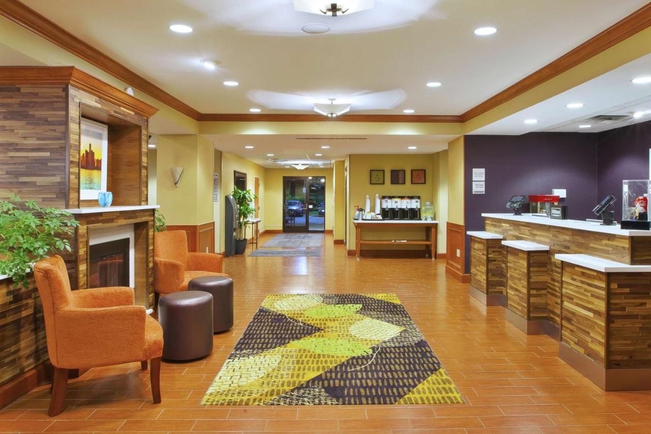  | Hampton Inn Commerce/Novi