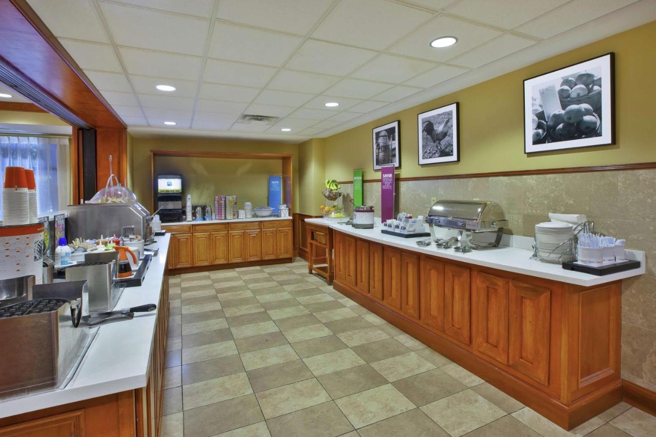 | Hampton Inn Commerce/Novi