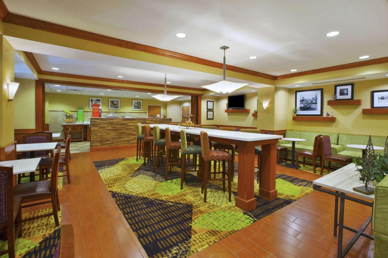 | Hampton Inn Commerce/Novi