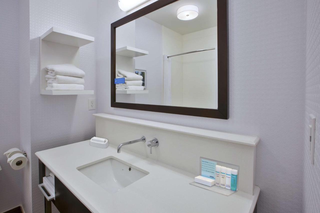 | Hampton Inn Commerce/Novi