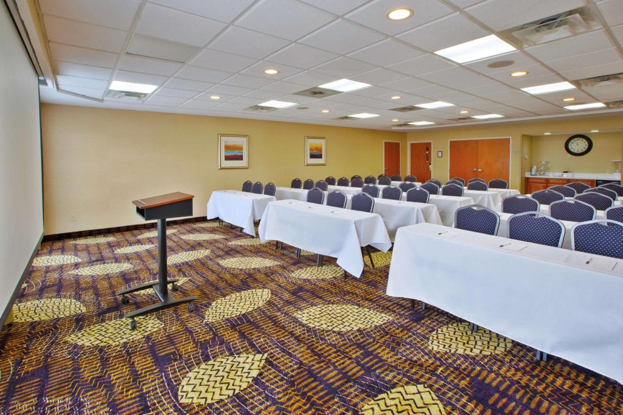 | Hampton Inn Commerce/Novi