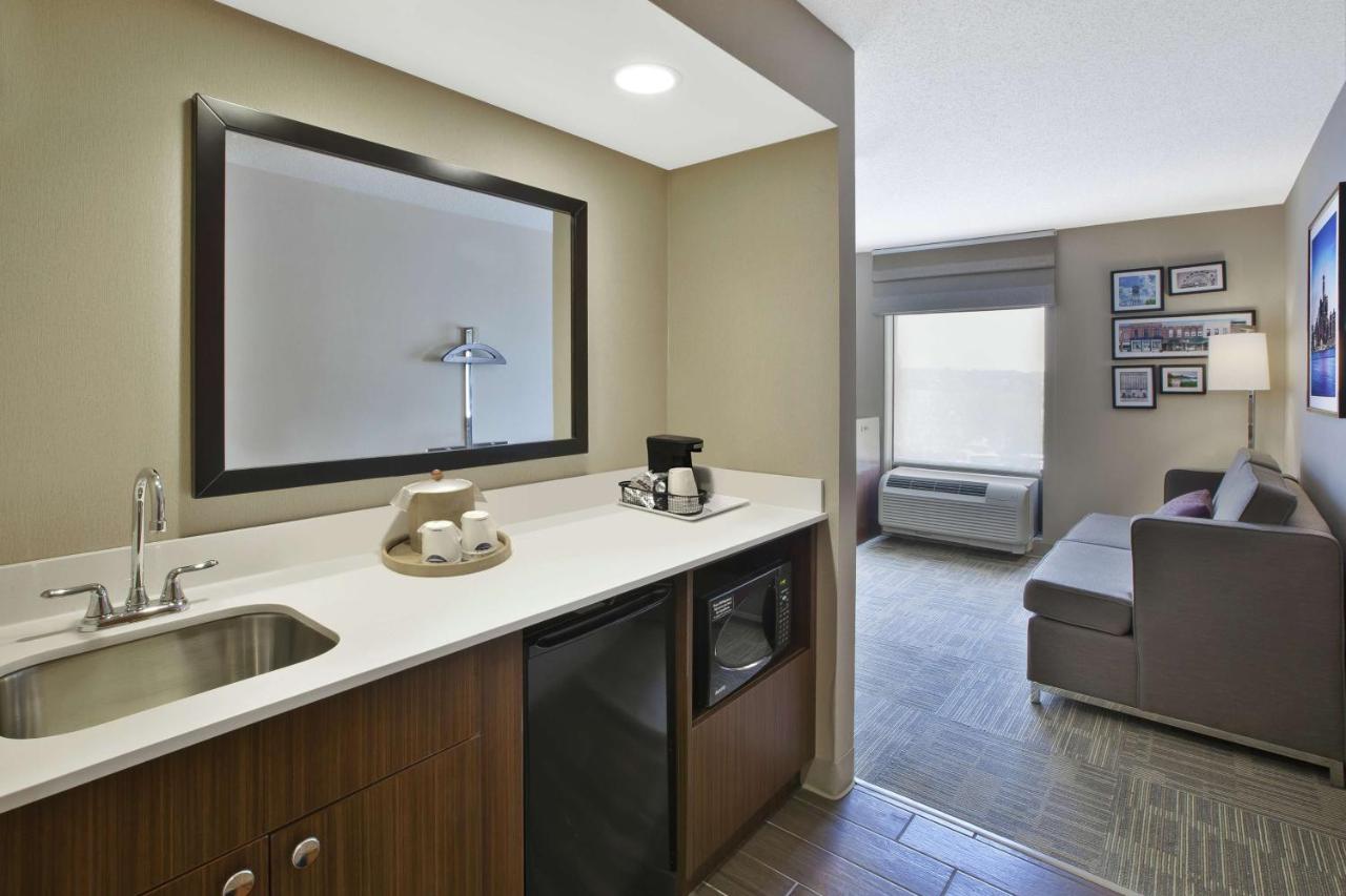 | Hampton Inn Commerce/Novi