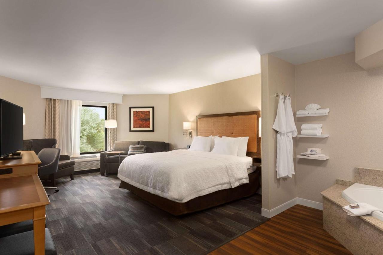 King Suite with Spa Bath - Non-Smoking at Hampton Inn Fort Smith