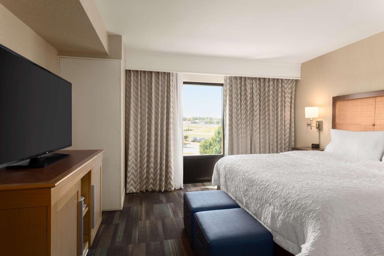 One-Bedroom King Suite - Non-Smoking at Hampton Inn Fort Smith