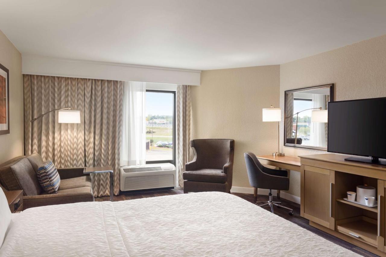 King Suite at Hampton Inn Fort Smith