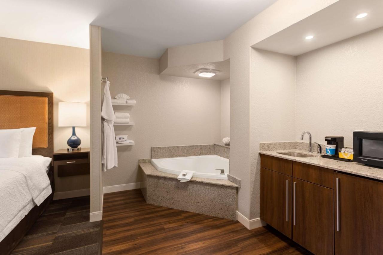 King Suite with Spa Bath - Non-Smoking at Hampton Inn Fort Smith