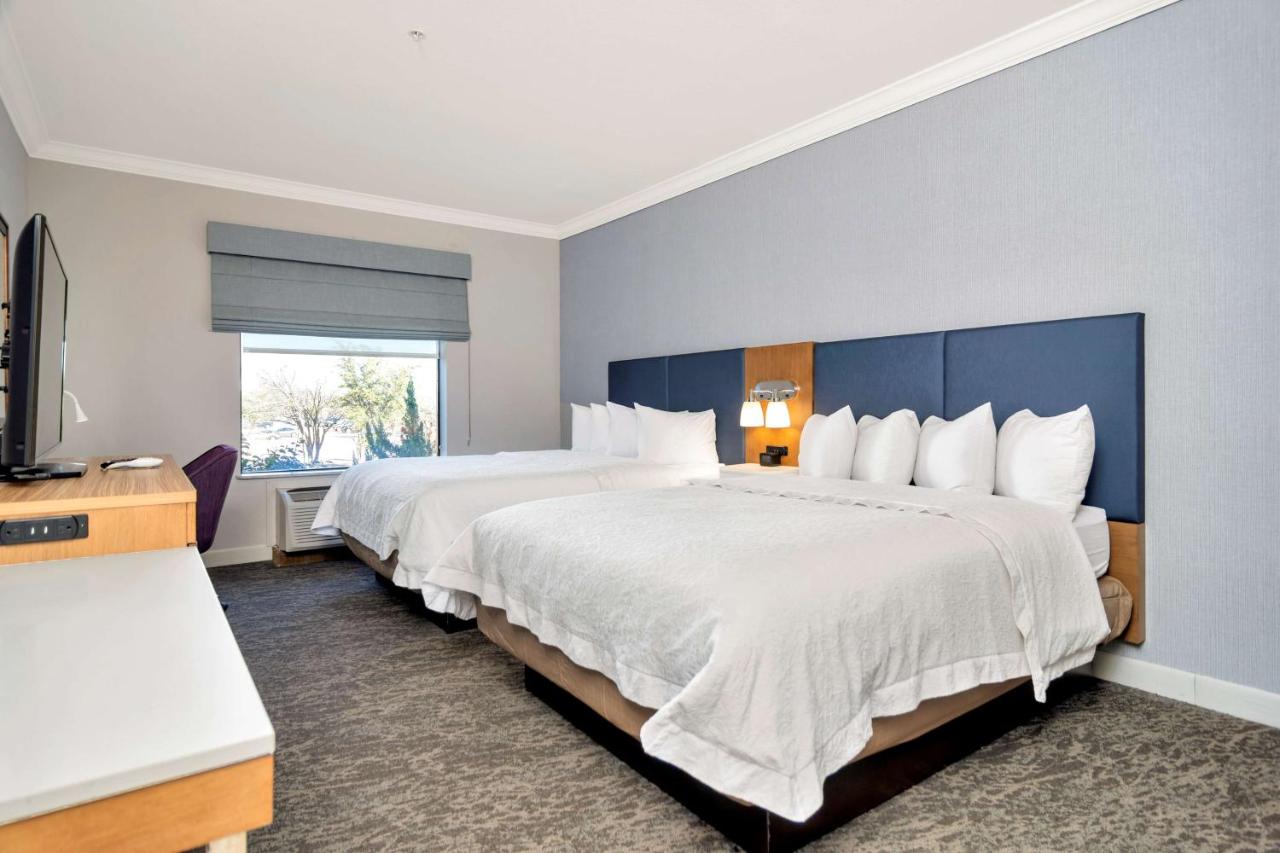 Queen Room - Non-Smoking at Hampton Inn & Suites Fort Worth-Fossil Creek