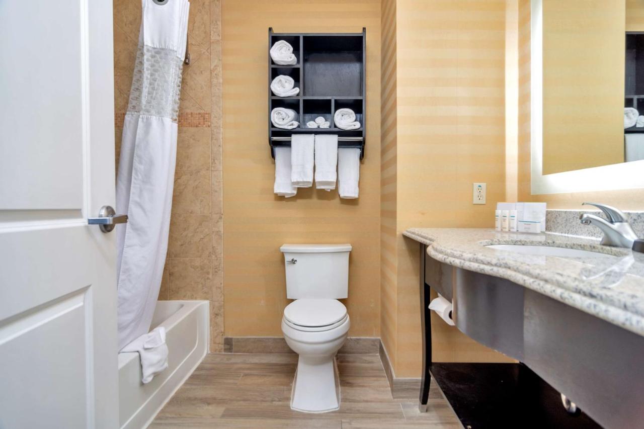 Queen Room - Non-Smoking at Hampton Inn & Suites Fort Worth-Fossil Creek