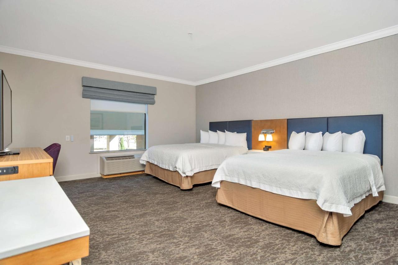 Queen Room - Non-Smoking at Hampton Inn & Suites Fort Worth-Fossil Creek