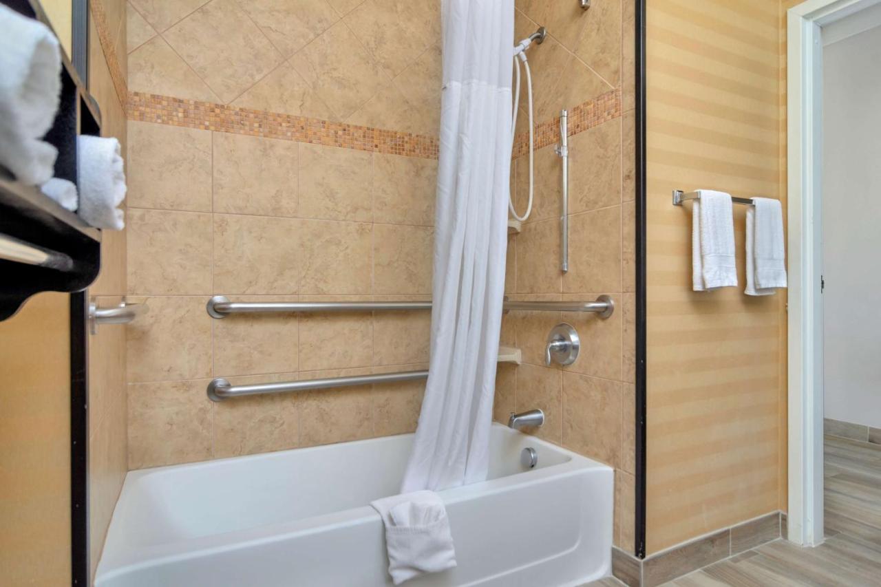 King Room - Hearing Disability Access/Non-Smoking at Hampton Inn & Suites Fort Worth-Fossil Creek