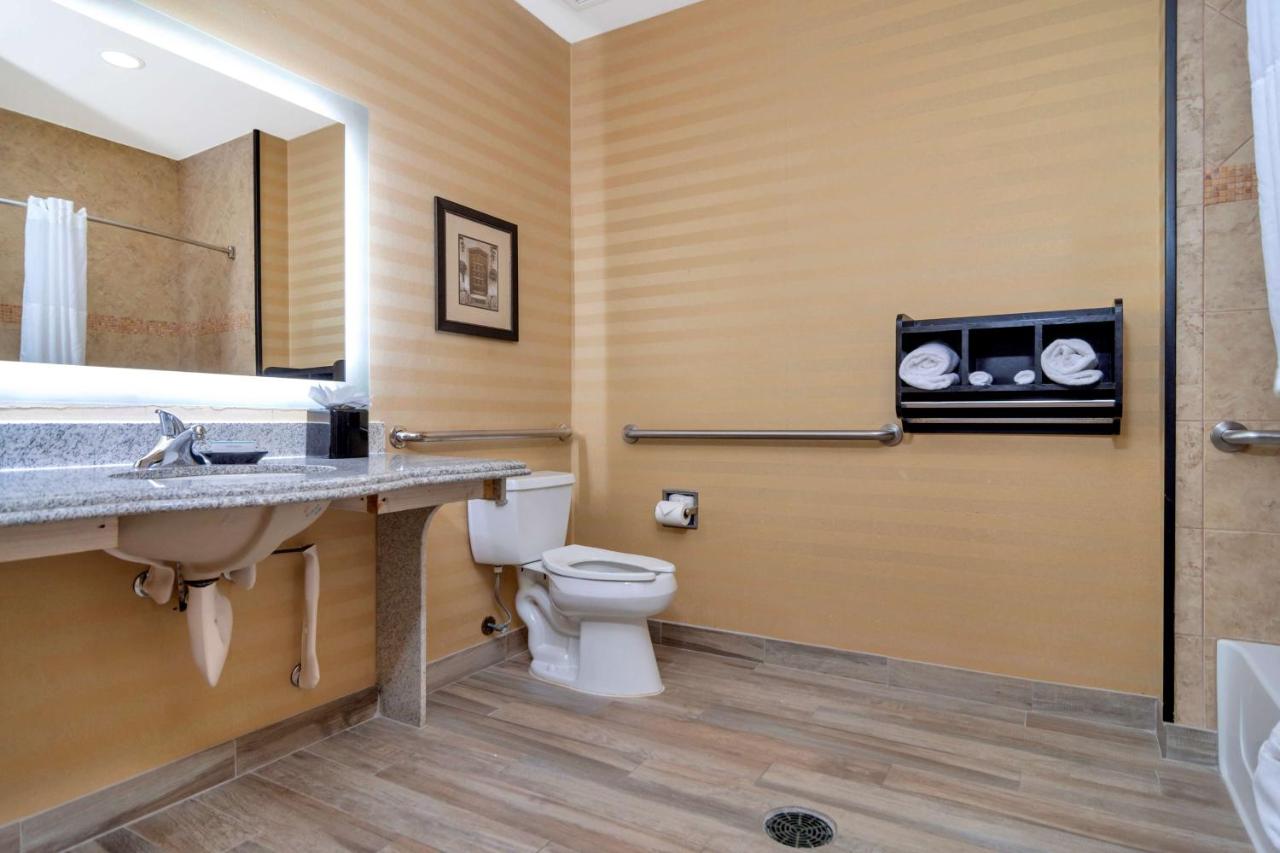 King Room - Hearing Disability Access/Non-Smoking at Hampton Inn & Suites Fort Worth-Fossil Creek