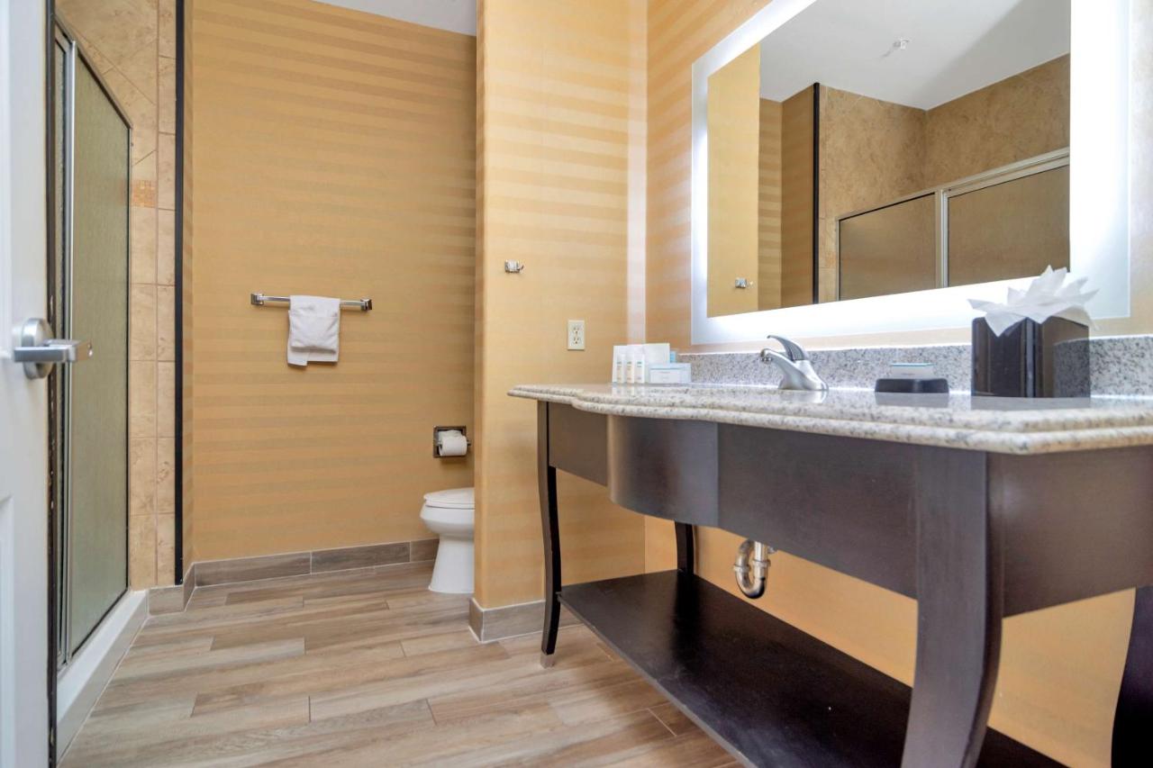 King Room - Non-Smoking at Hampton Inn & Suites Fort Worth-Fossil Creek