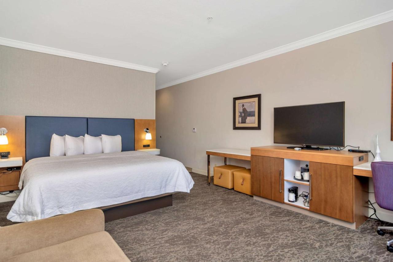King Study with Sofa Bed - Non-Smoking at Hampton Inn & Suites Fort Worth-Fossil Creek