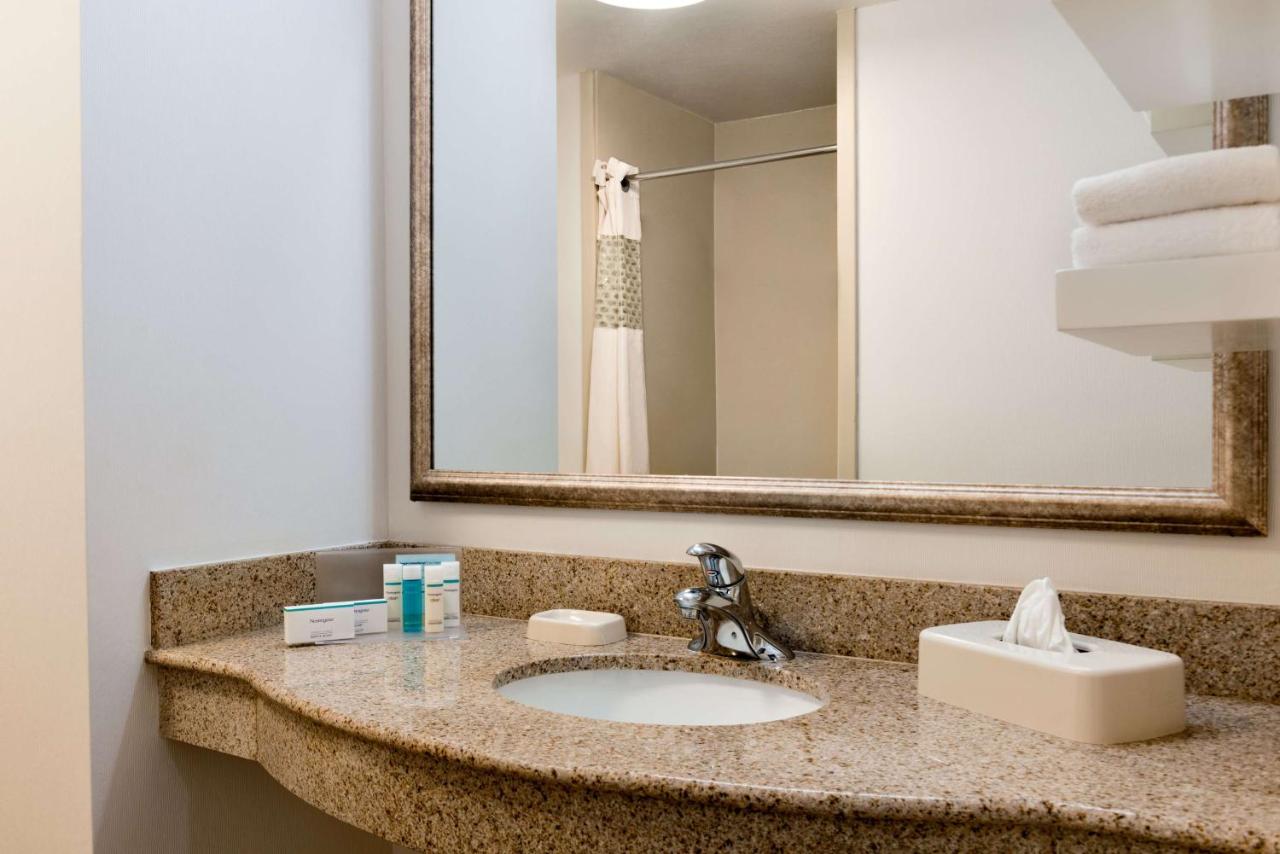 Queen Room with Two Queen Beds - Hearing Access/Non-Smoking at Summit Suites