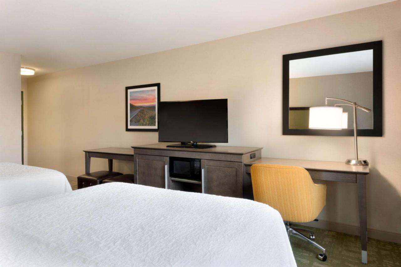 Queen Room with Two Queen Beds - Hearing Access/Non-Smoking at Summit Suites