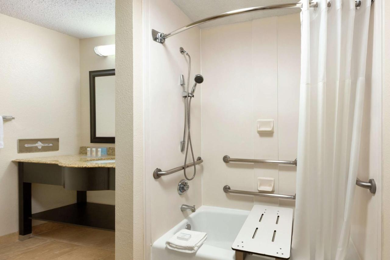 King Suite - Hearing Accessible/Non-Smoking at Hampton Inn & Suites Houston/Clear Lake-Nasa Area