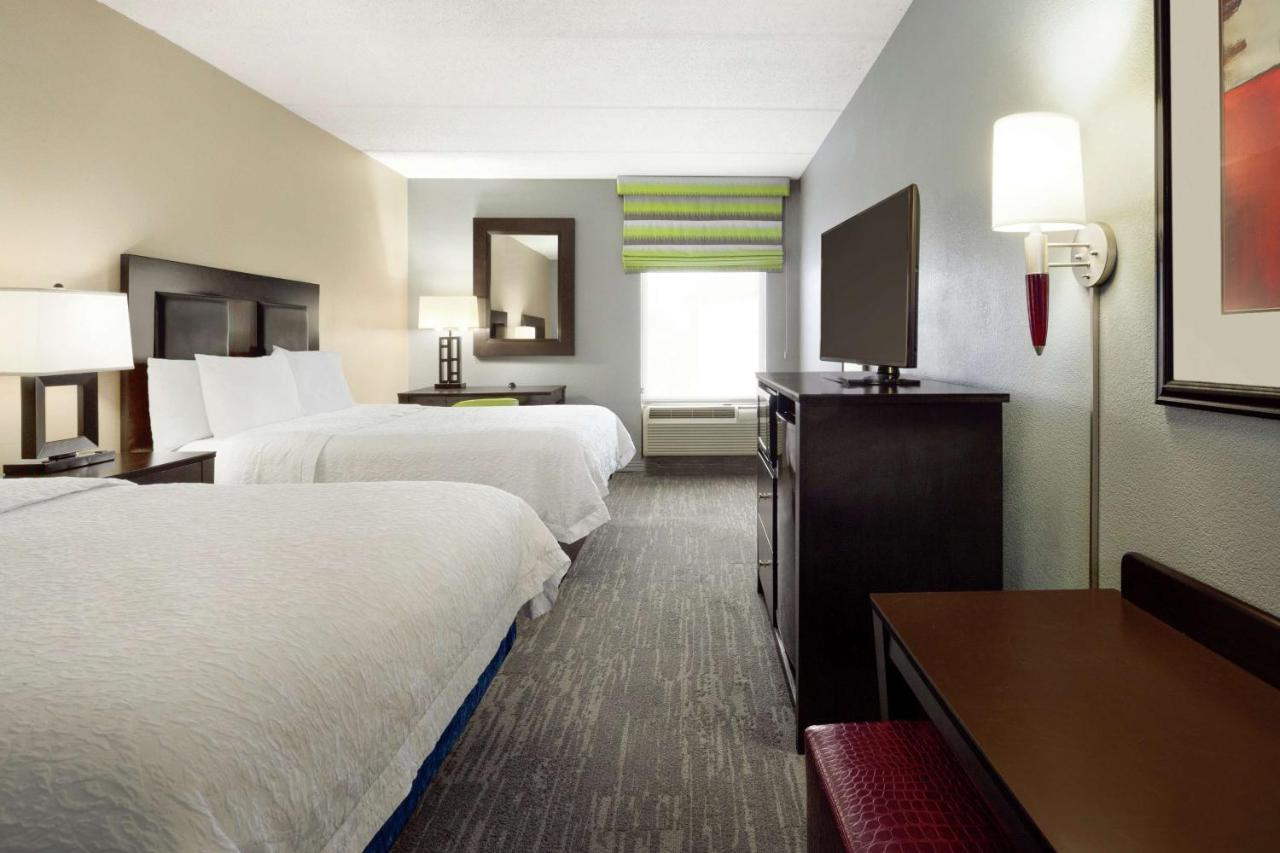 Queen Room - Non-Smoking at Hampton Inn & Suites Houston/Clear Lake-Nasa Area