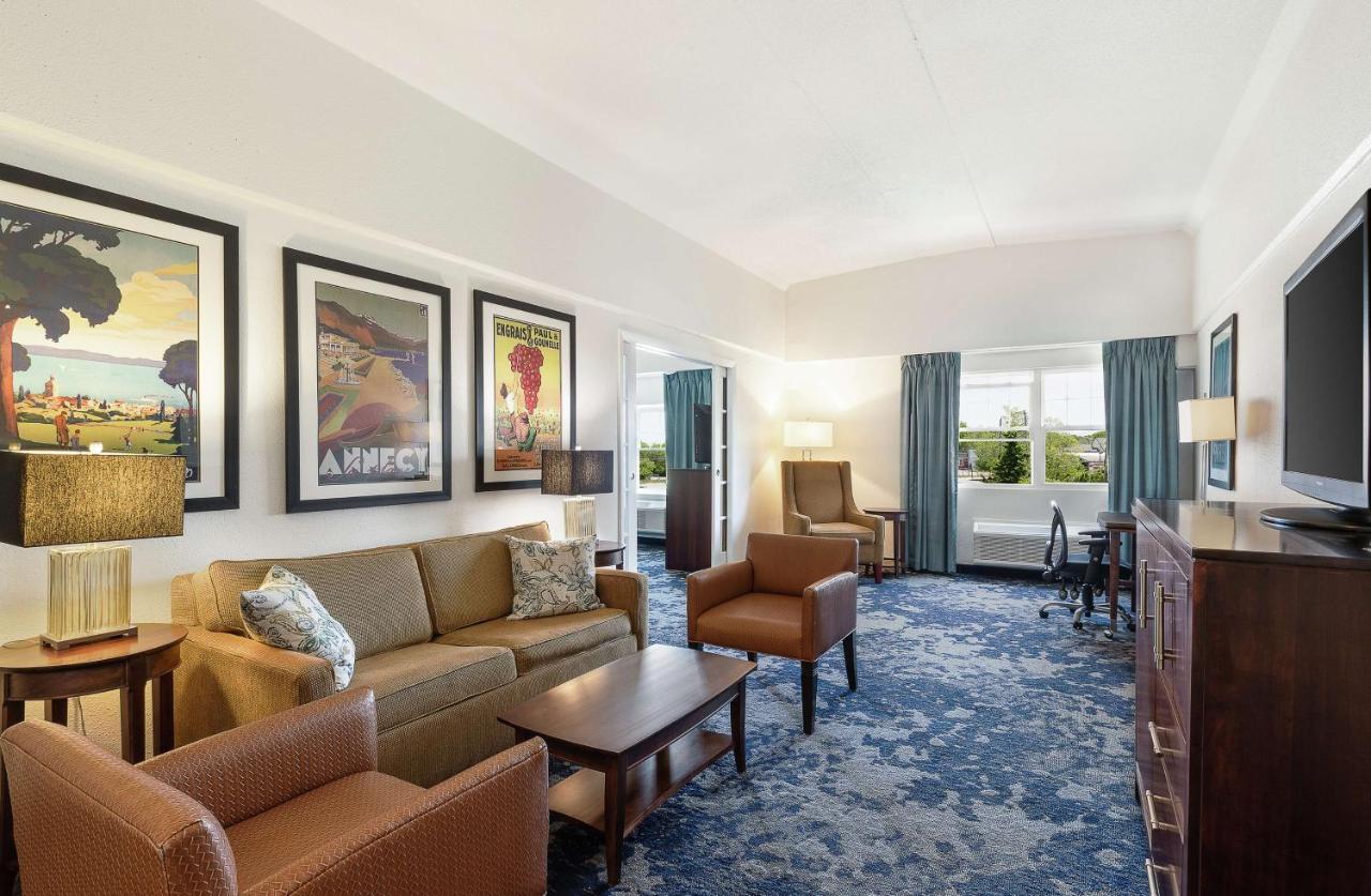 | DoubleTree by Hilton Cape Cod - Hyannis
