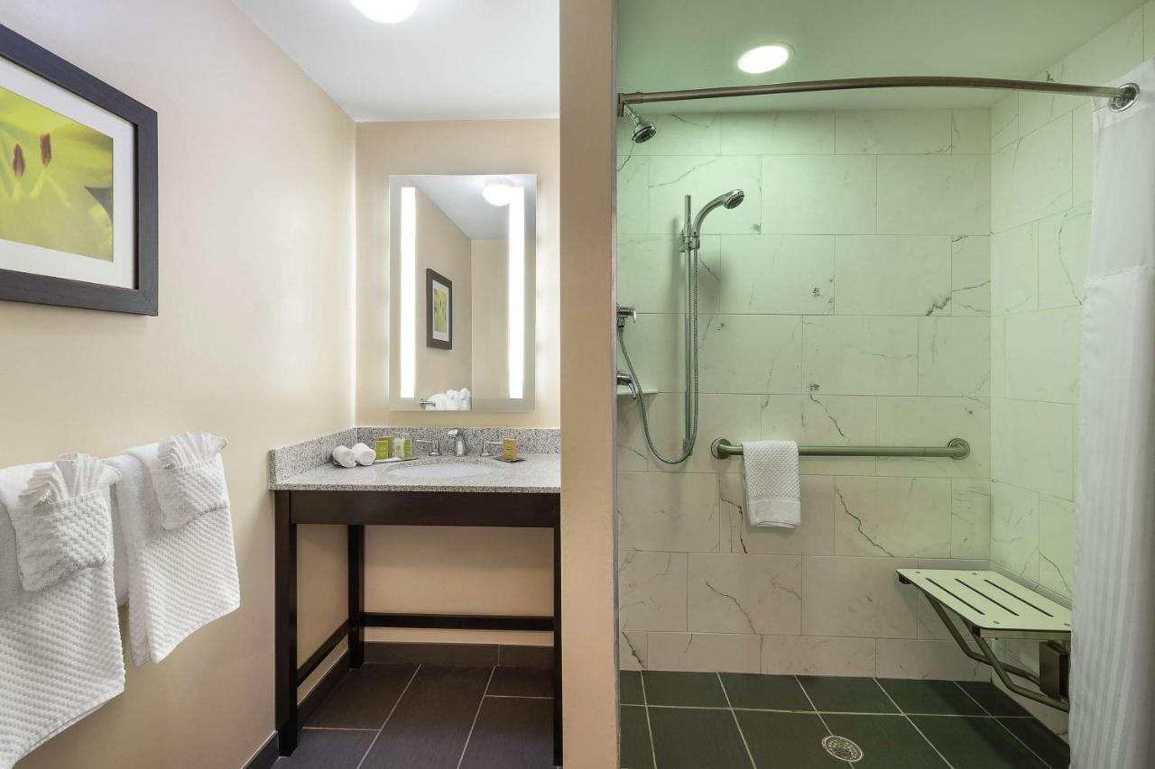 | DoubleTree by Hilton Cape Cod - Hyannis