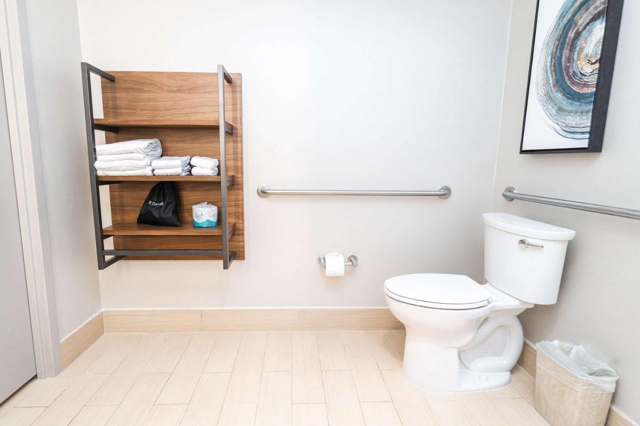 King Room with BathTub - Disability Access at Hilton Garden Inn Fairfax