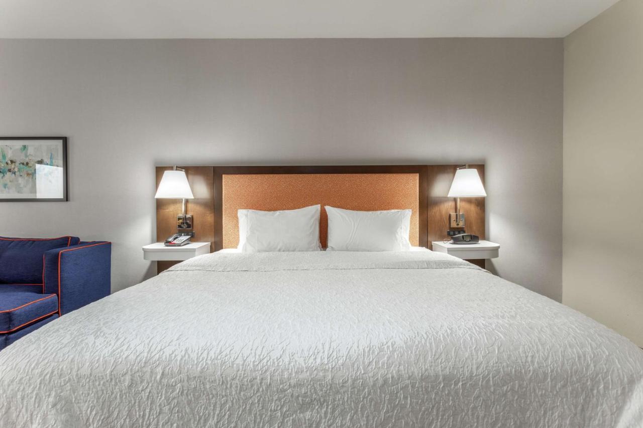 King Room - Disability Access/Non-Smoking at Hampton Inn Jefferson City at Capital Mall