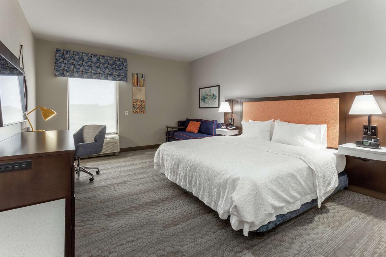 King Room - Disability Access/Non-Smoking at Hampton Inn Jefferson City at Capital Mall