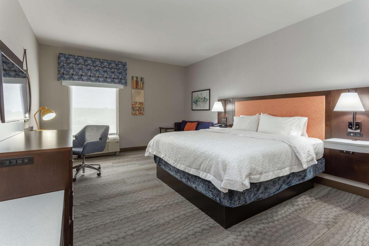 King Room - Non-Smoking at Hampton Inn Jefferson City at Capital Mall