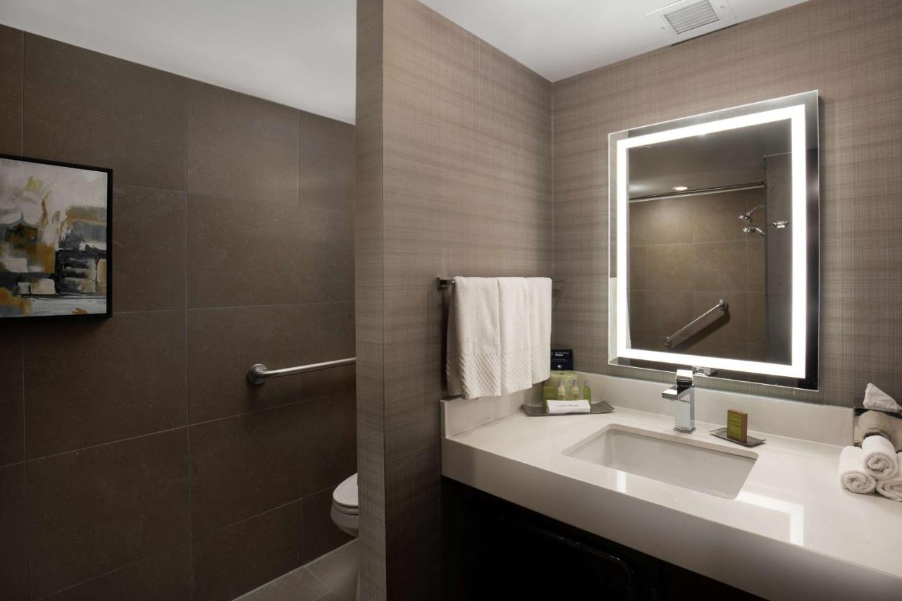 King Room - Disability Access/Non-Smoking at DoubleTree by Hilton Monrovia - Pasadena Area