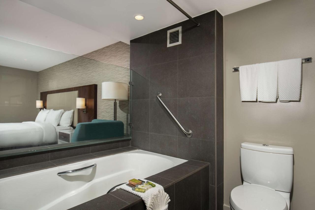 King Room with Bath Tub - Non-Smoking at DoubleTree by Hilton Monrovia - Pasadena Area