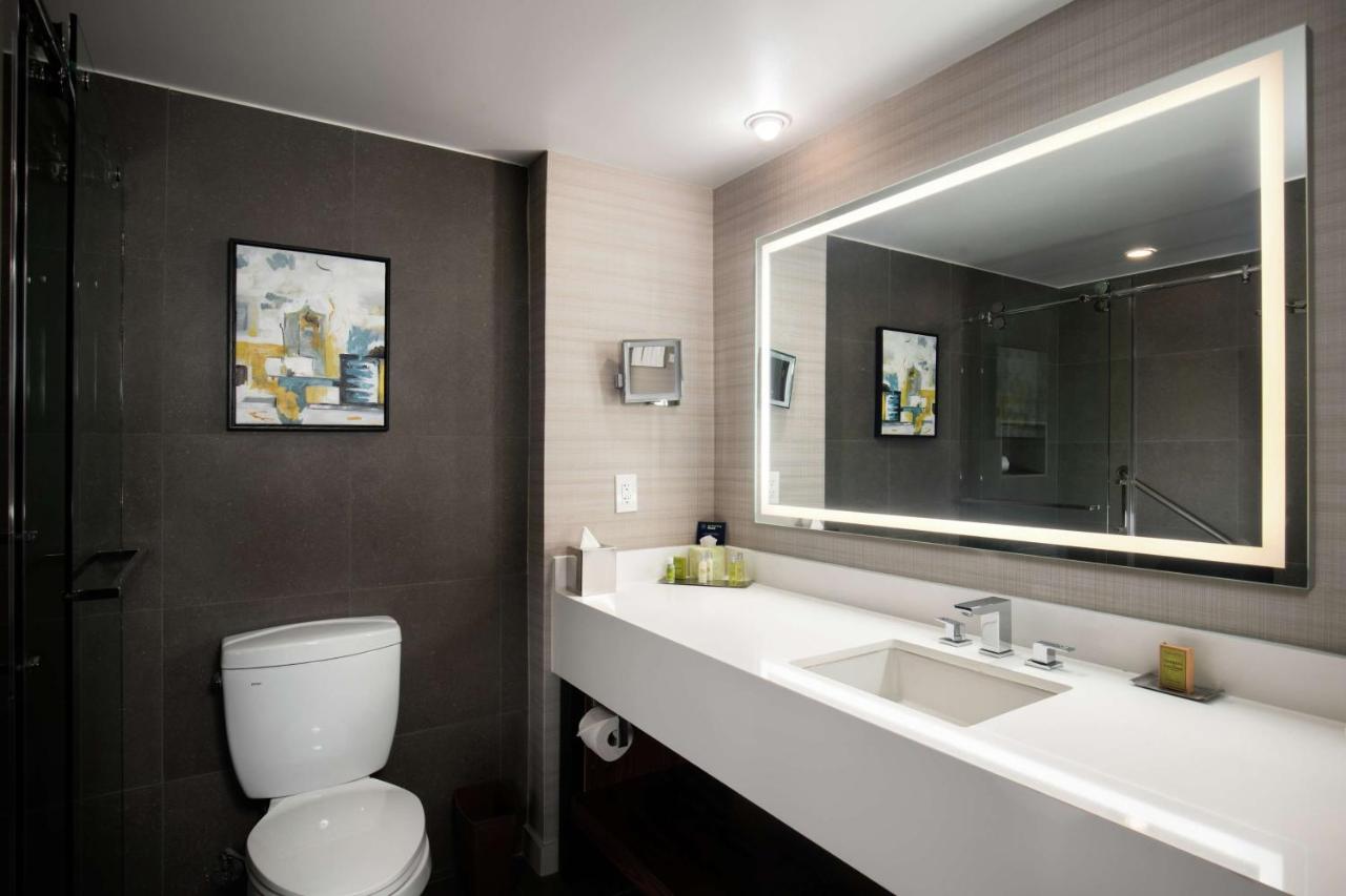 King Room - Non-Smoking at DoubleTree by Hilton Monrovia - Pasadena Area