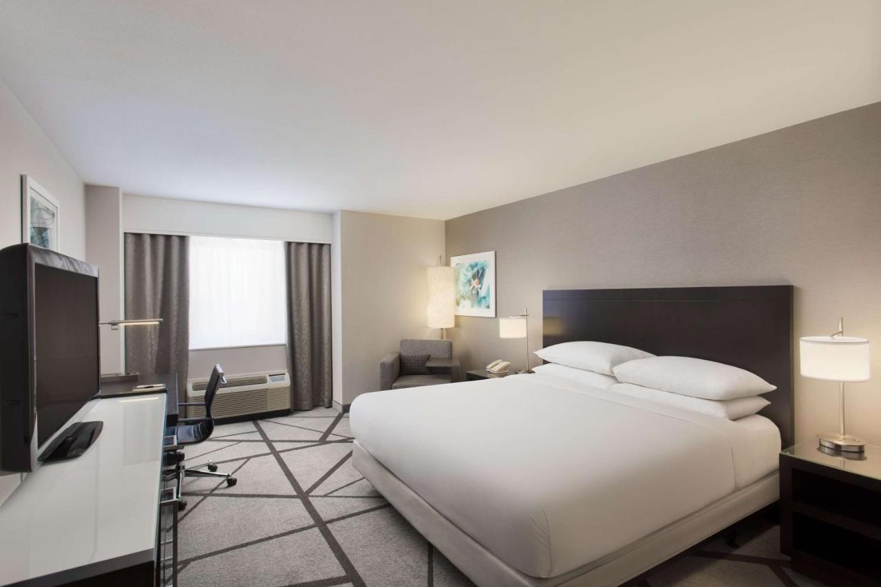 Deluxe King Room at DoubleTree by Hilton Los Angeles - Norwalk