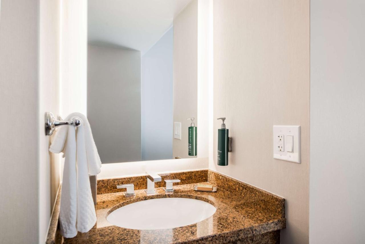 King Room with Bath Tub - Disability/Hearing Access at DoubleTree by Hilton Carson