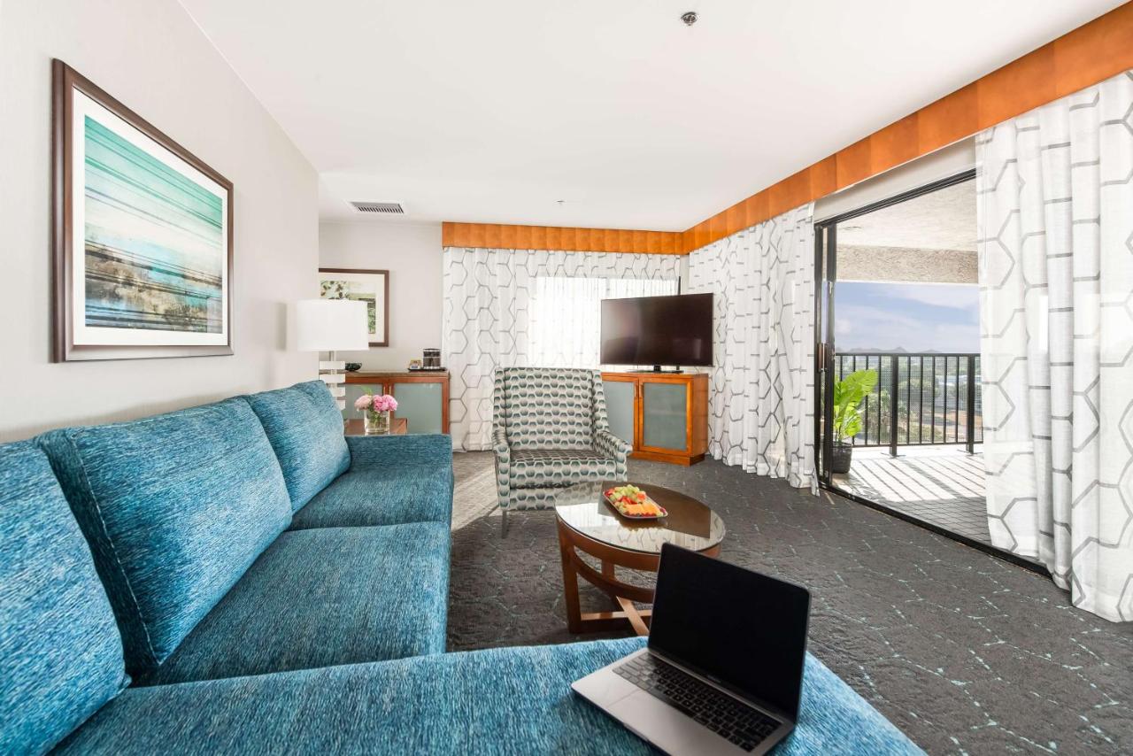 Governor King Suite at DoubleTree by Hilton Carson
