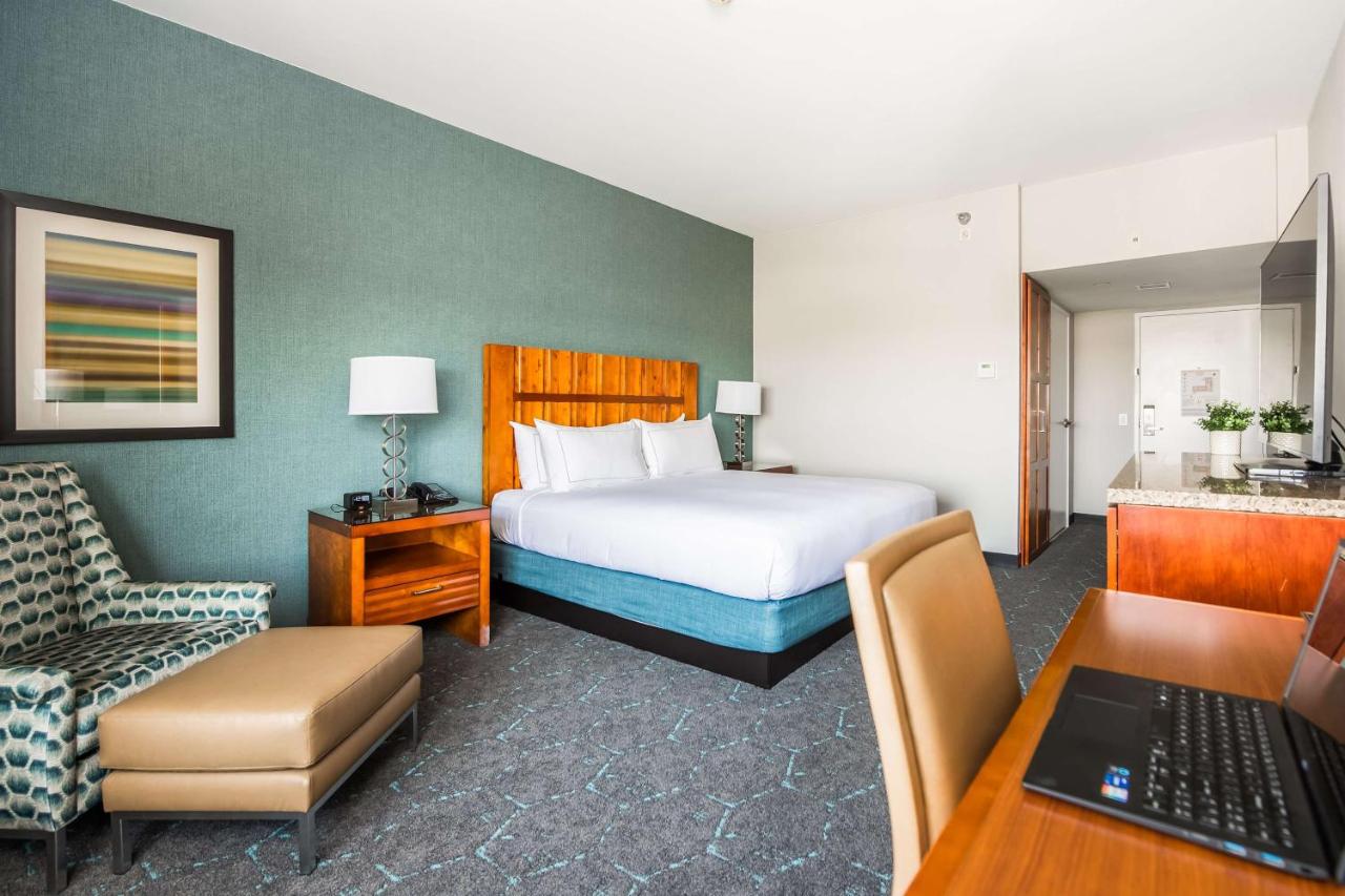 King Room - Disability Access/Non-Smoking at DoubleTree by Hilton Carson