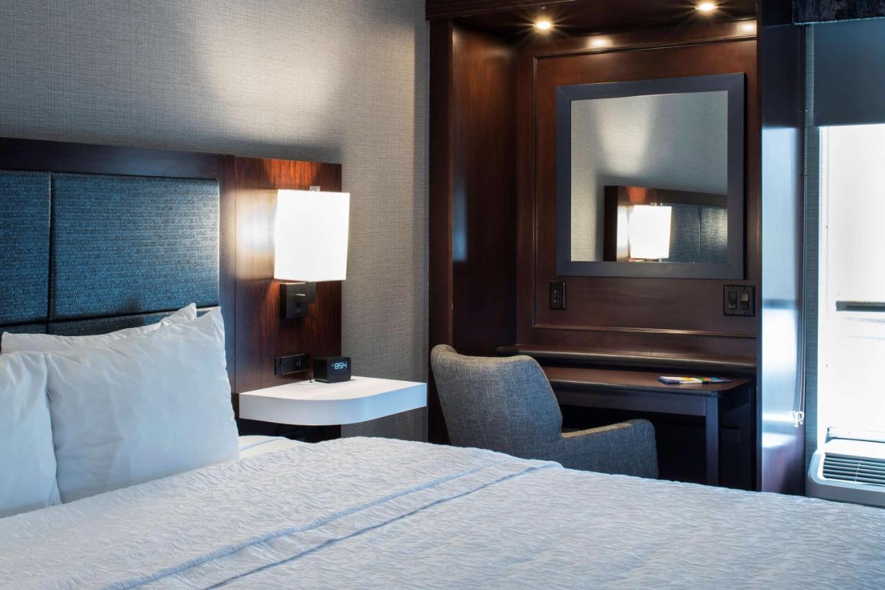 King Studio at Hampton Inn & Suites Chicago/Lincolnshire