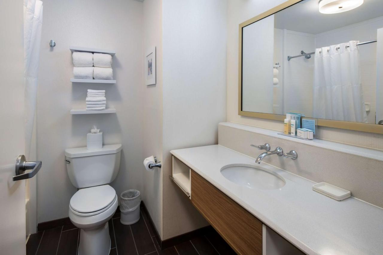 Double Room at Hampton Inn & Suites Chicago/Lincolnshire