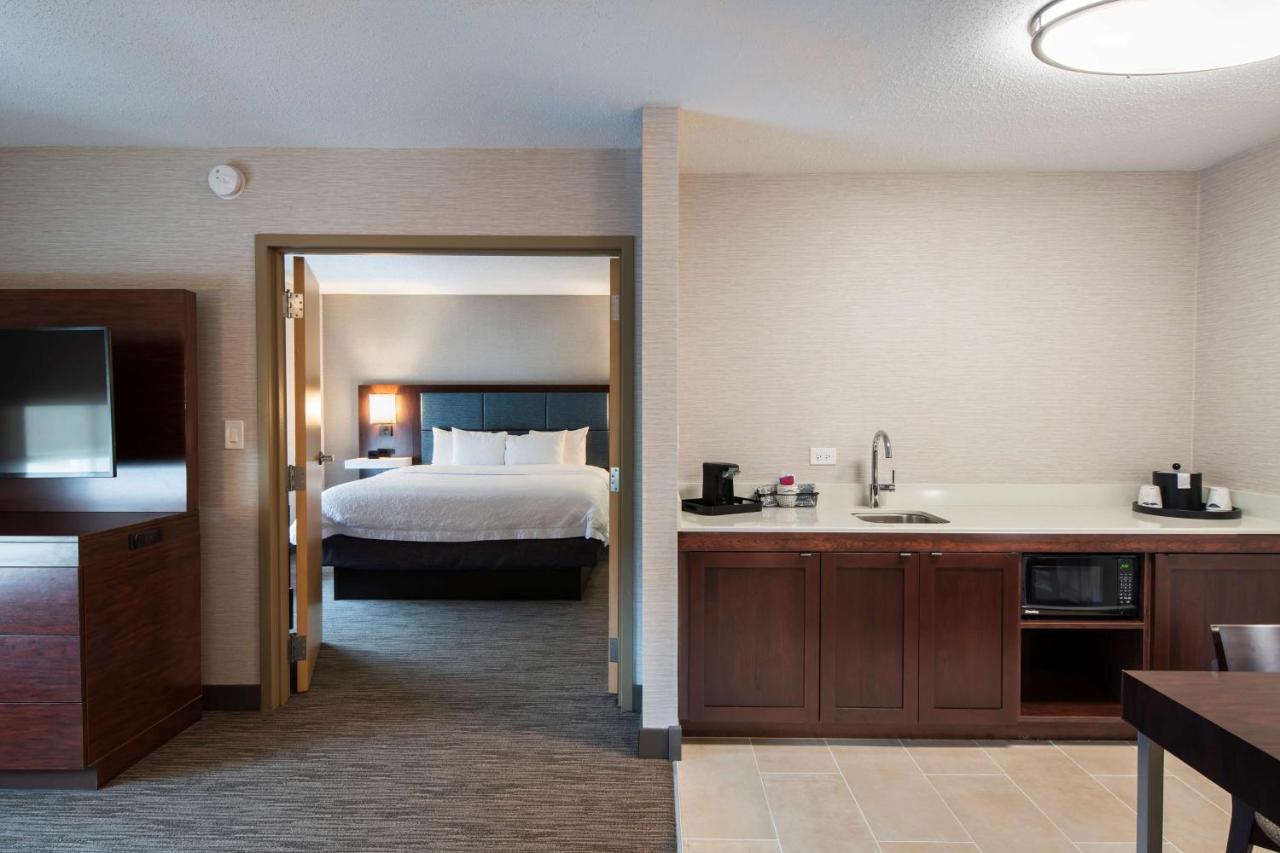 One-Bedroom King Suite - Non-Smoking at Hampton Inn & Suites Chicago/Lincolnshire