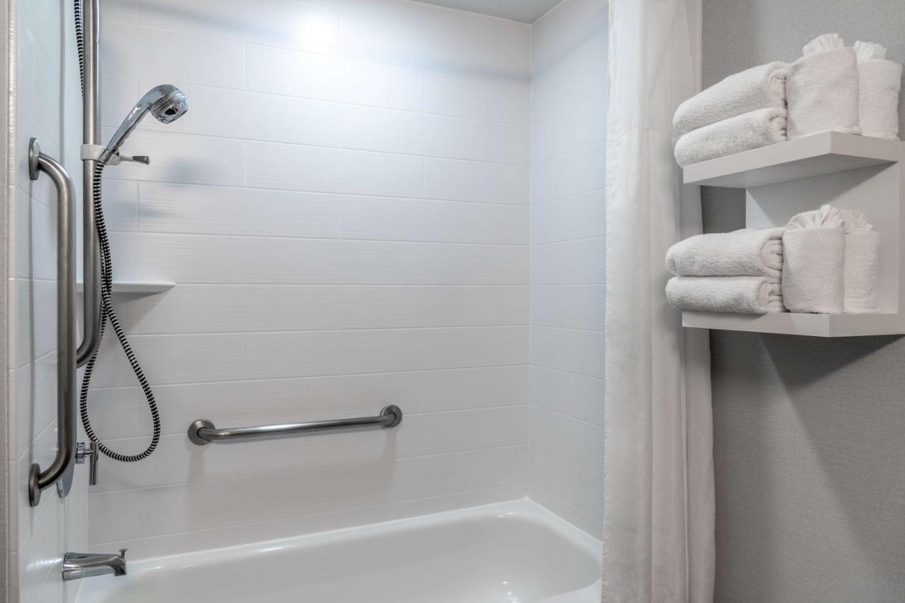 | Hampton Inn Kansas City-Lee's Summit