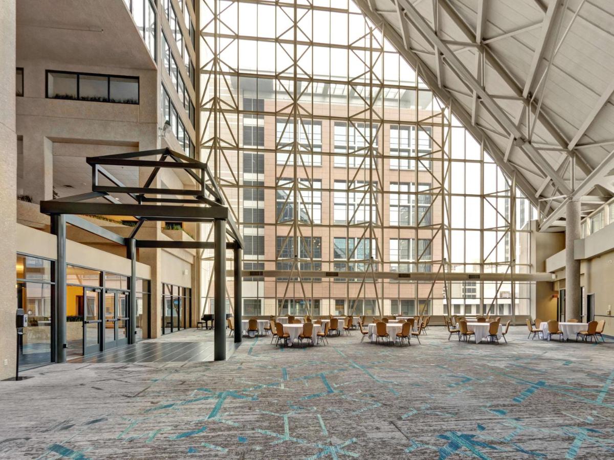 | DoubleTree by Hilton St Paul Downtown