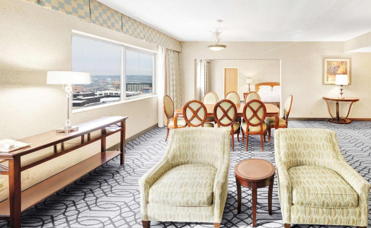 | DoubleTree by Hilton St Paul Downtown