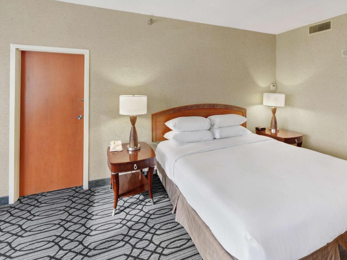 | DoubleTree by Hilton St Paul Downtown