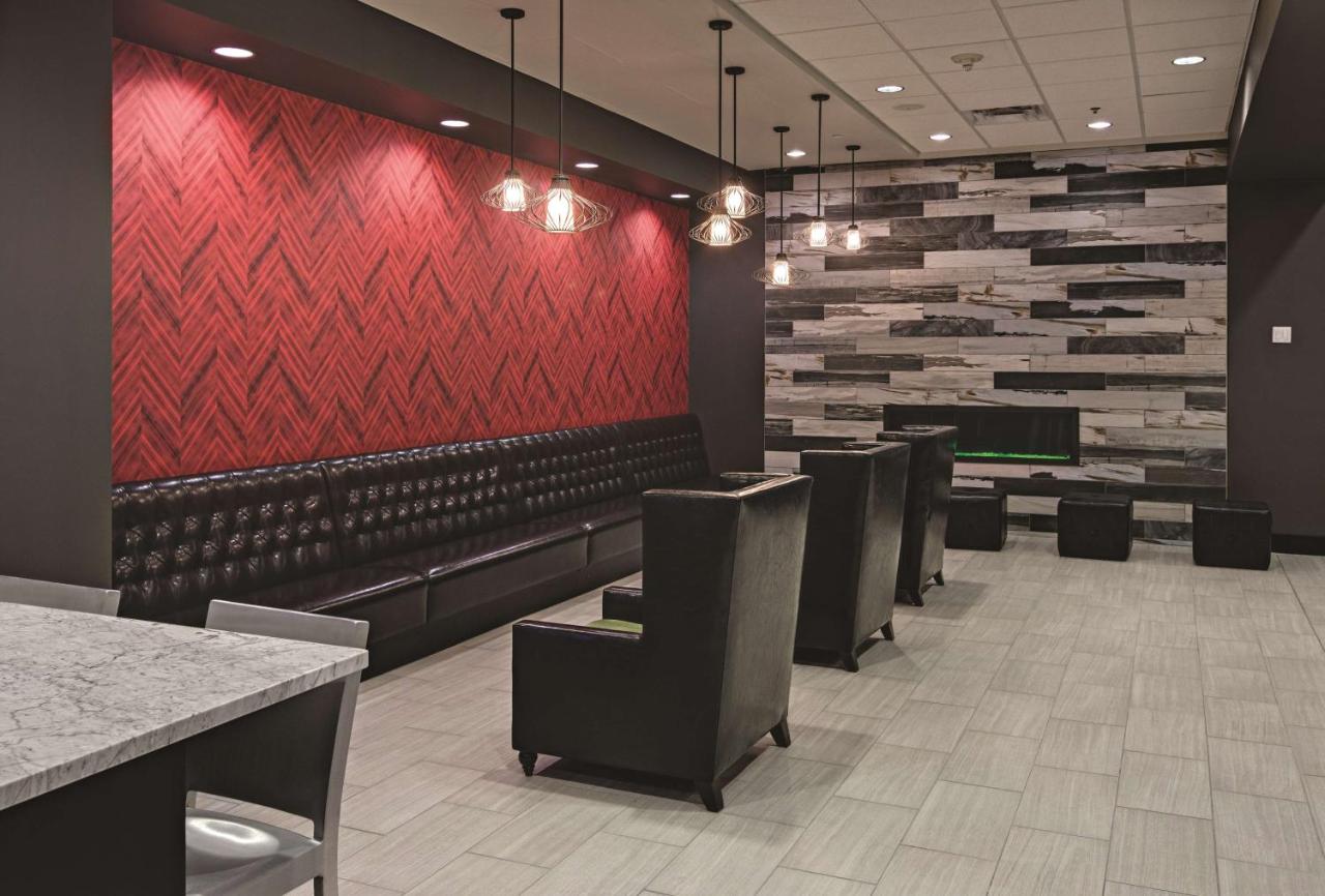 | DoubleTree by Hilton St Paul Downtown
