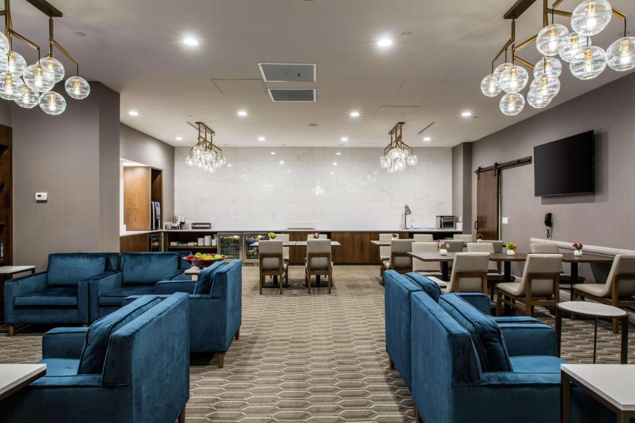 | Hilton Chicago/Oak Lawn